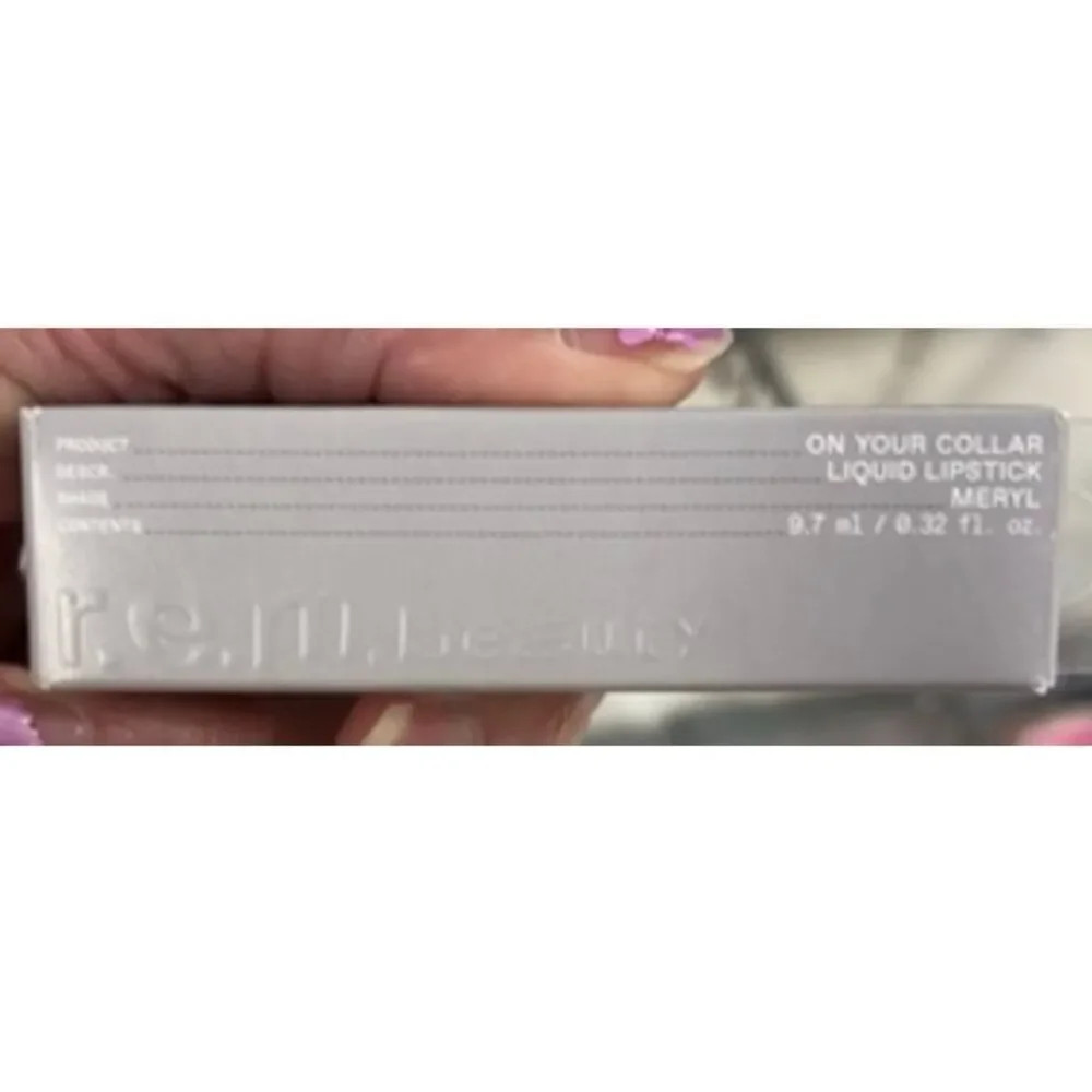 R.E.M. Beauty  -NWT -On Your Collar Plumping Lip Gloss in 
